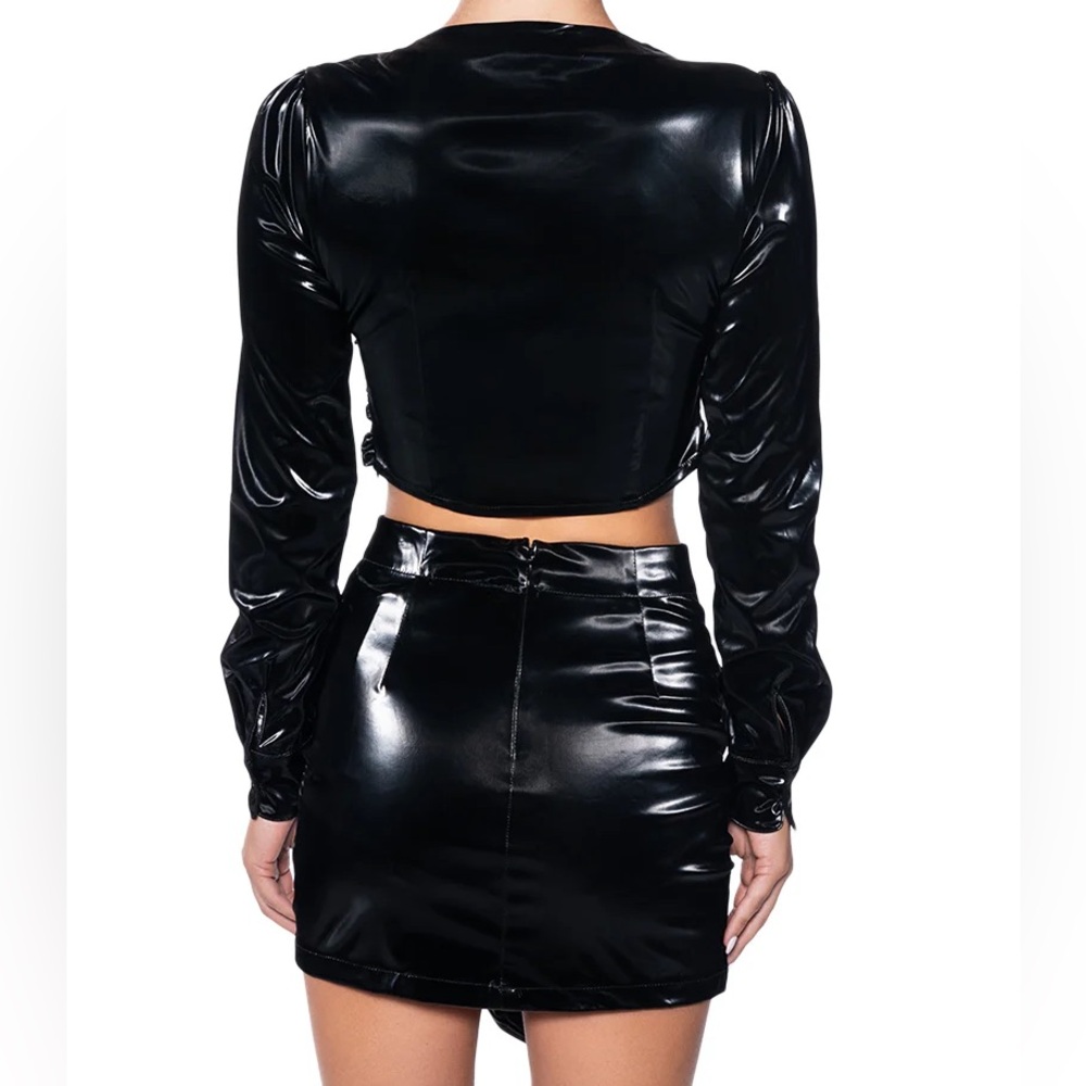 Sexy AKIRA ‘Liquid Velvet’ Vinyl Goth Top & Skirt Set - Picture 4 of 6